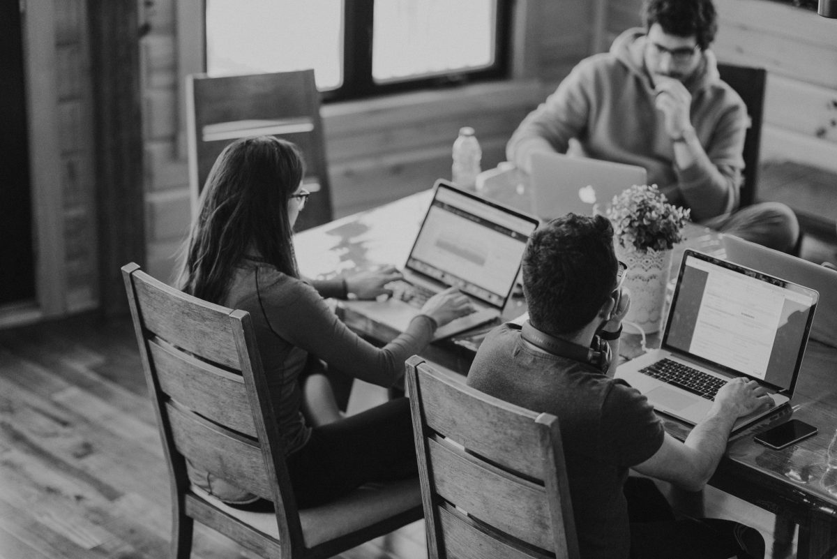 Teamarbeit, Arbeitskollegen, zusammenarbeiten